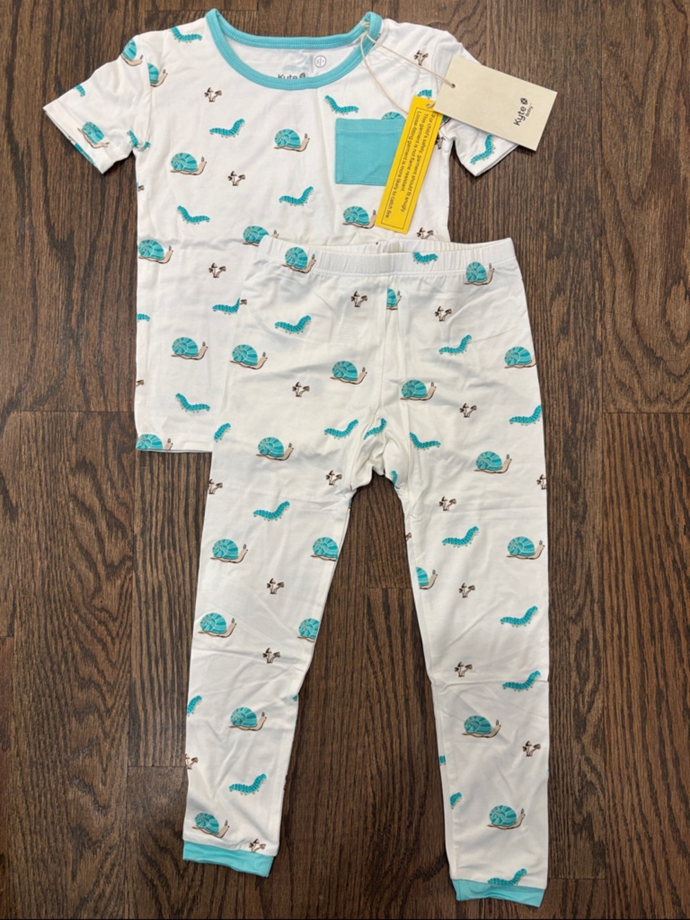 Kyte Baby Caterpillar Print Pajama Set - Short sleeves long pants size 4T